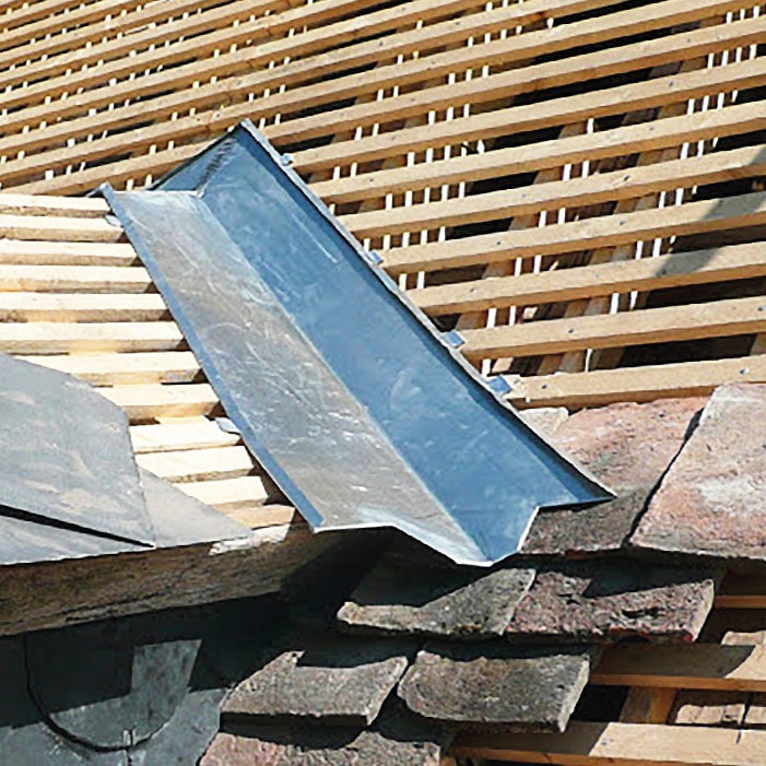 ravalement façades,couverture charpente isolation ravalement,gouttières zinc et PVC,toits en tuiles ardoises shingle bac acier,couvreur traditionnel,SG Rénov Pro 36 couvreur