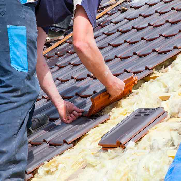 ravalement façades,couverture charpente isolation ravalement,gouttières zinc et PVC,toits en tuiles ardoises shingle bac acier,couvreur traditionnel,SG Rénov Pro 36 couvreur