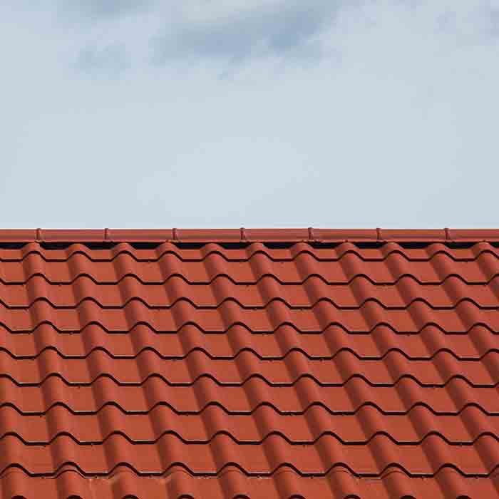 peinture-toits-700 ravalement façades,couverture charpente isolation ravalement,gouttières zinc et PVC,toits en tuiles ardoises shingle bac acier,couvreur traditionnel,SG Rénov Pro 36 couvreur
